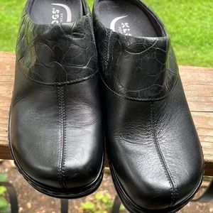 Klogs  Great fall shoes !!!